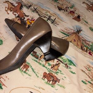 CL by Laundry Classic Heels